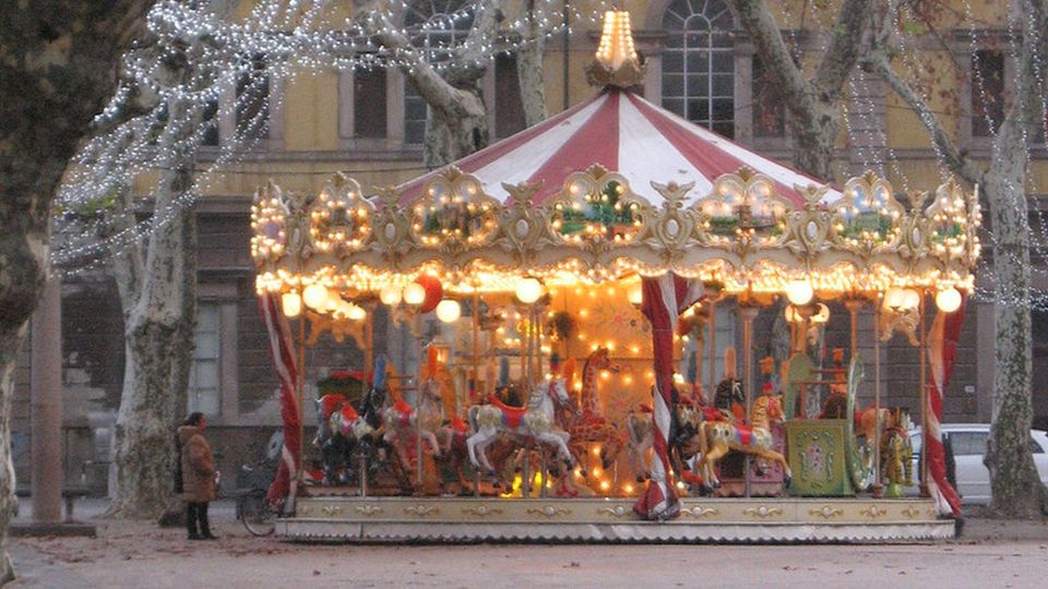 carrousel sur la piazza napoleone à lucca