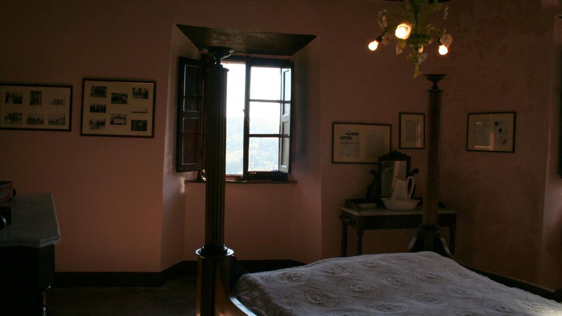 the bedroom of Puccini's parents at the Puccini house in Celle di Pescaglia