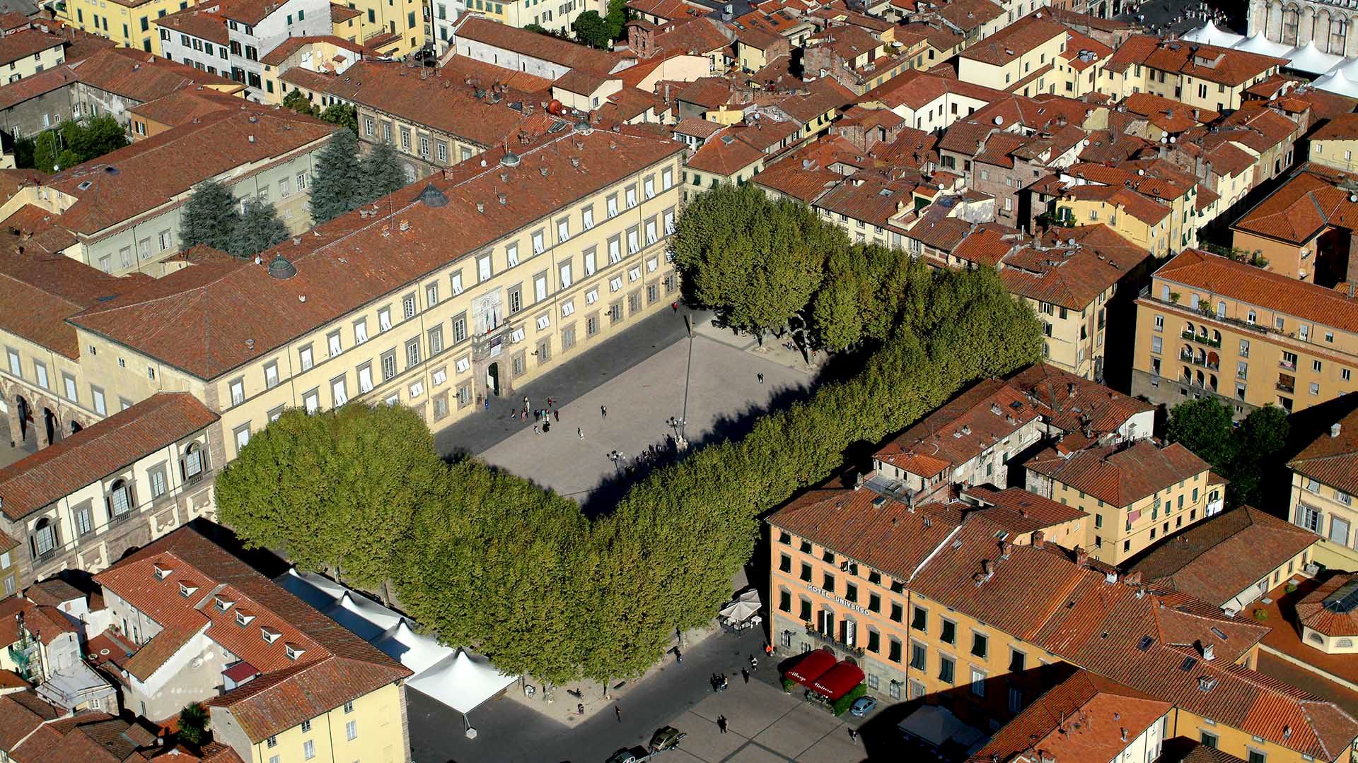 piazza napoleone a Lucca