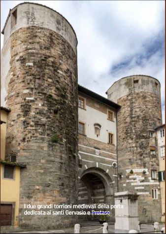 I due grandi torrioni della porta San Gervaso.jpg 