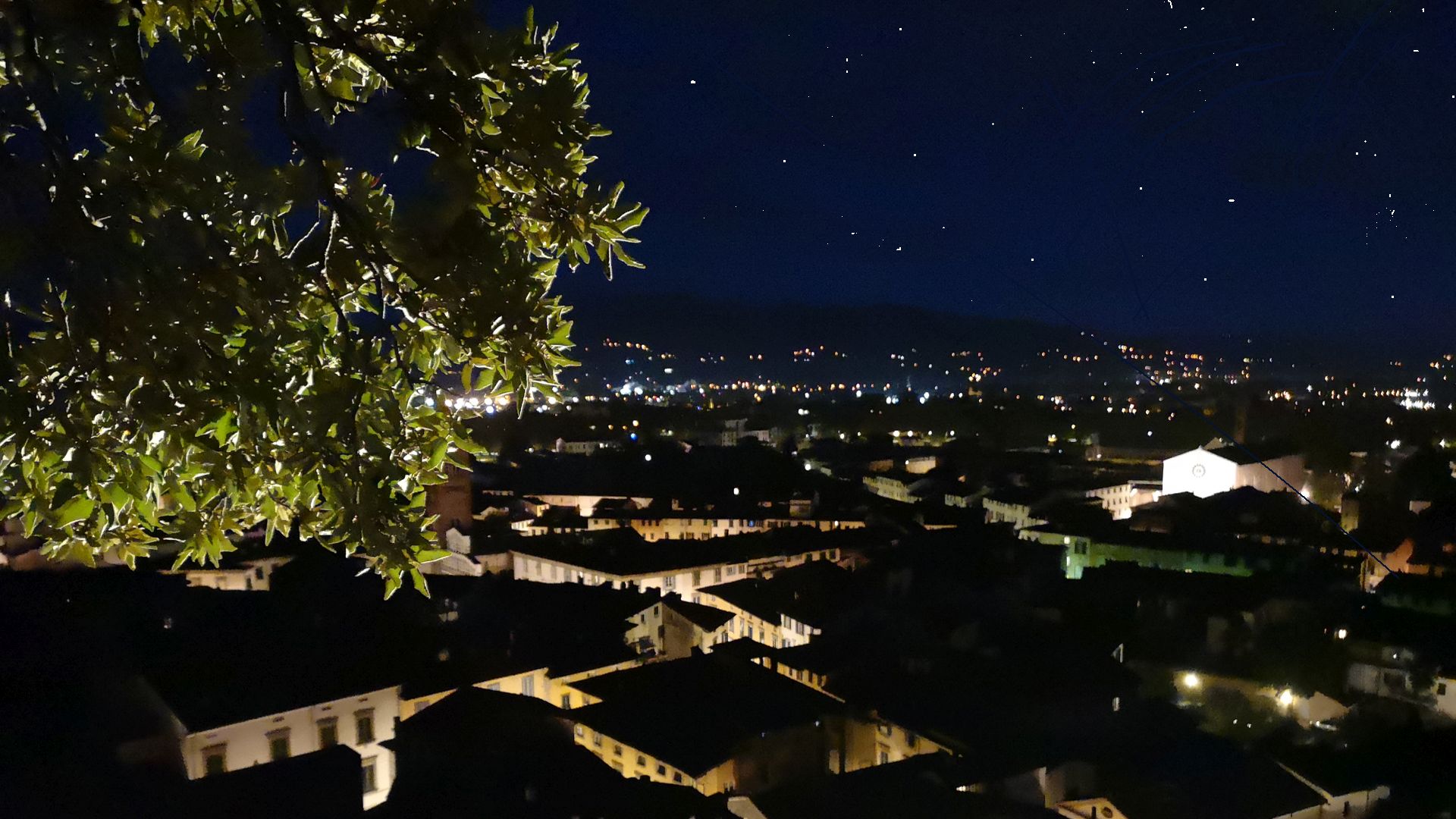 Lucca la nuit vue de la torre guinigi