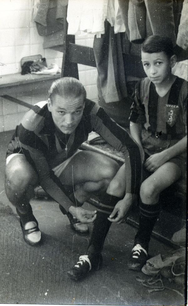 Lucchese120 - footballer Ugo Conti with the Lucchese mascot
