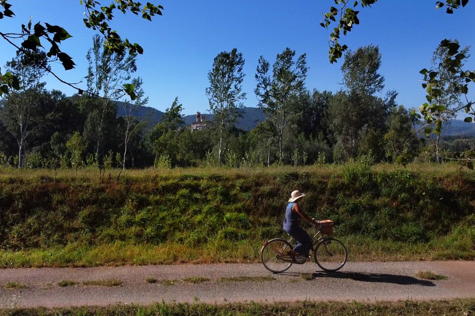 en bicicleta por el río serchio