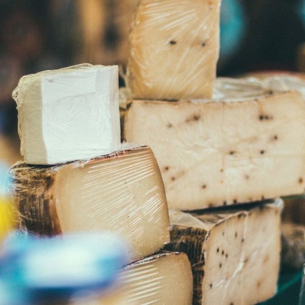 formaggio al mercato settimanale di Lucca