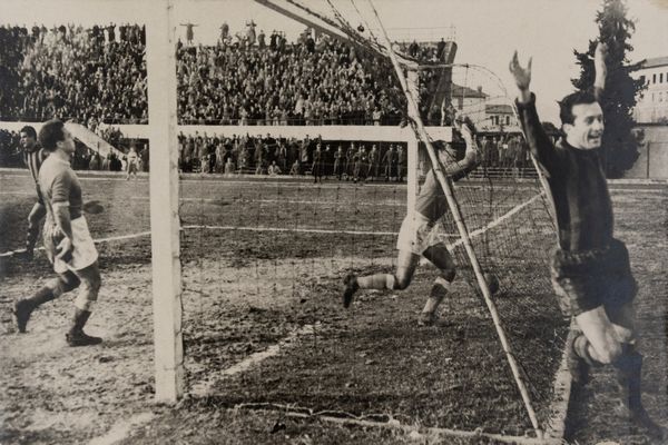 Lucchese120 - fotballer feast the joy of a goal