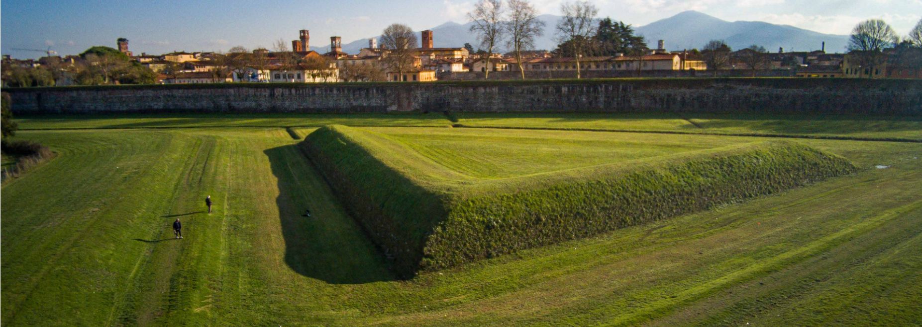 una delle due lunette rimaste nella zona degli spalti.jpg