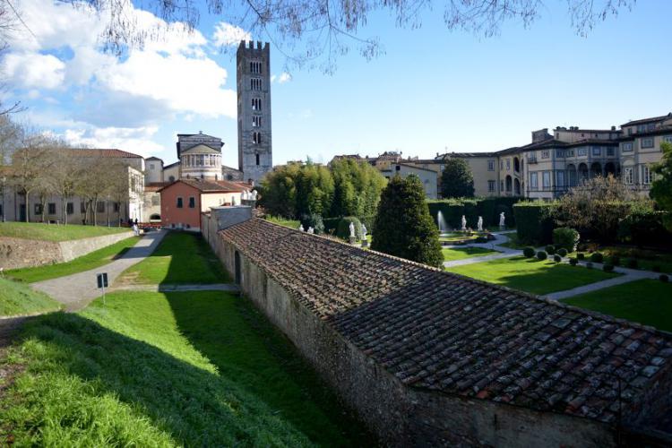view of the garden of Palazzo pfanner from the Luca city walls