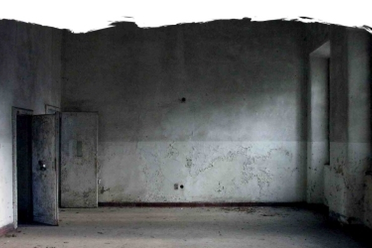 Immagine in bianco e nero stanza ex ospedale psichiatrico di Maggiano
