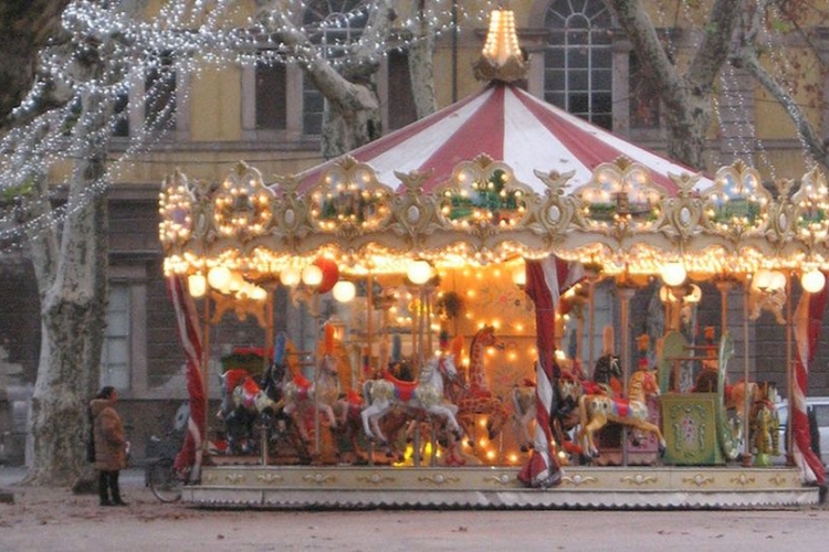 carrousel sur la piazza napoleone à lucca