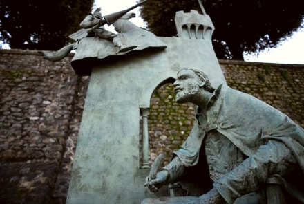 statua di Ludovico Ariosto a Castelnuovo Gafagnana